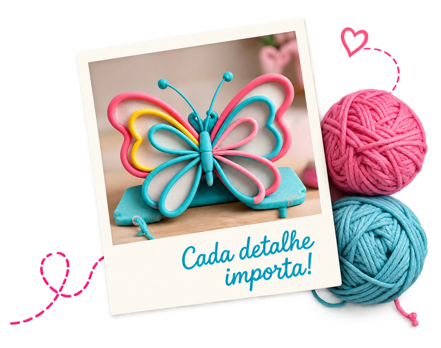 Borboleta colorida em uma foto com a frase Cada detalhe importa, ao lado de novelos rosa e turquesa